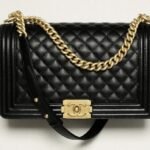 CHANEL BOY CHANEL 大型口蓋包粒紋小牛皮