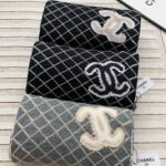 CHANEL 格紋雙C針織圍巾