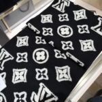 LV Monogram Blast 針織圍巾