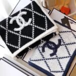 CHANEL 菱格紋針織圍巾